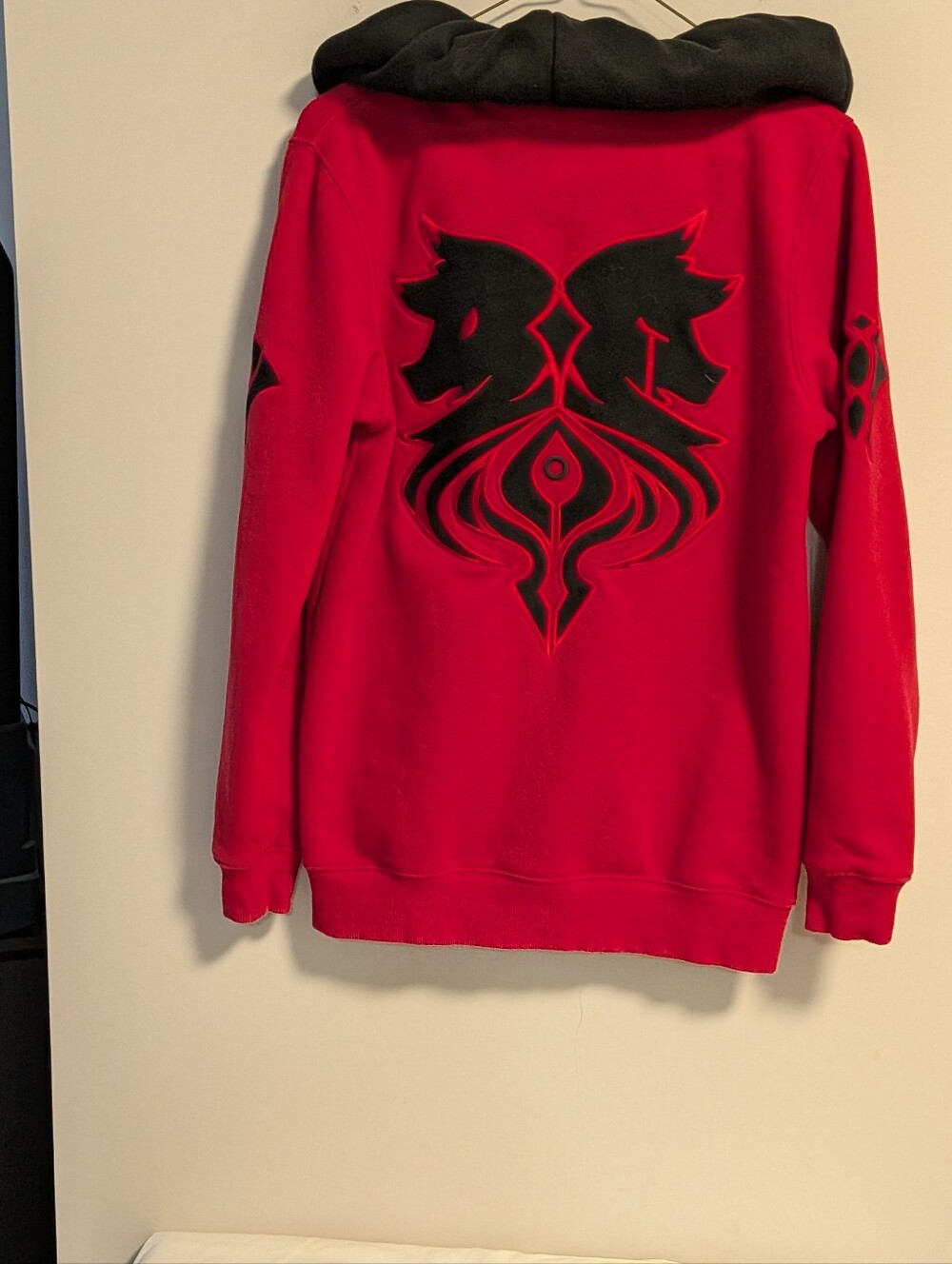 Aphmau. Red Hooded Graphic Hoodie Sweatshirt. Like New. Size Small.